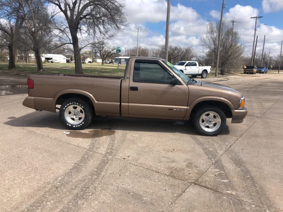 1997 Chevrolet S-10 - Image 2 of 14