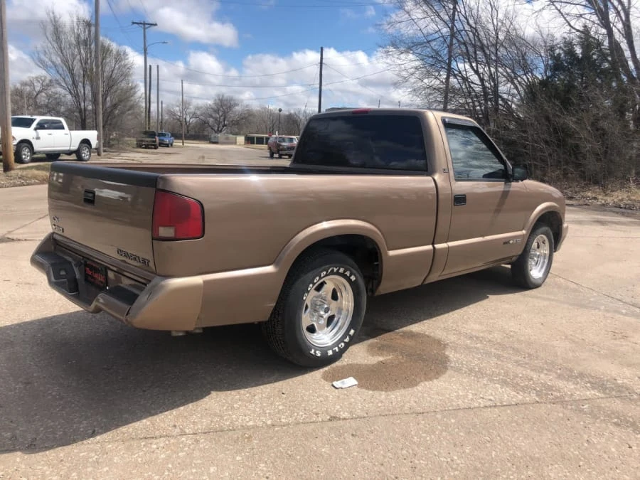 1997 Chevrolet S-10 - Image 9 of 14