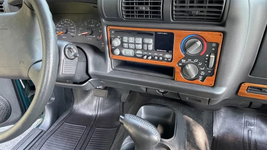 1997 Chevrolet S-10 - Image 5 of 25