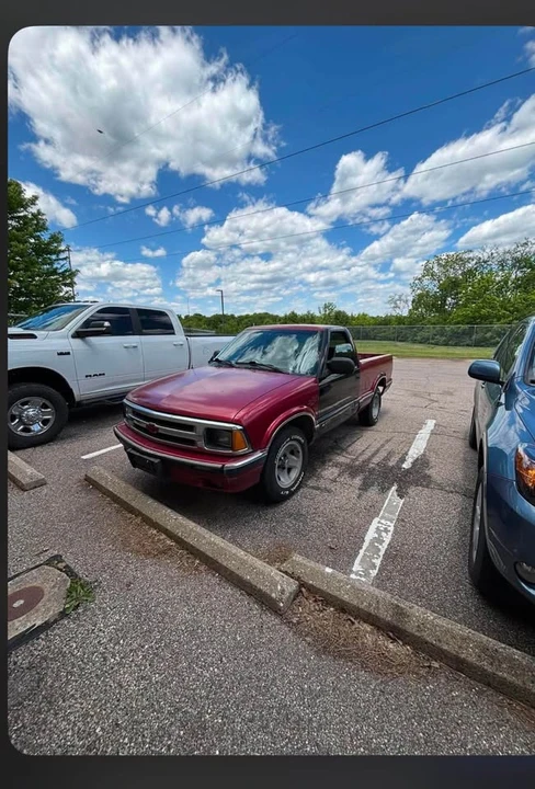 1997 Chevrolet S-10 - Image 2 of 3