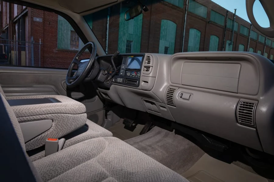 1997 Chevrolet Silverado - Image 18 of 30