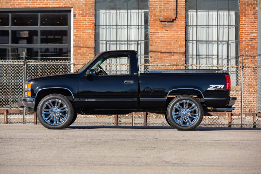 1997 Chevrolet Silverado - Image 2 of 30