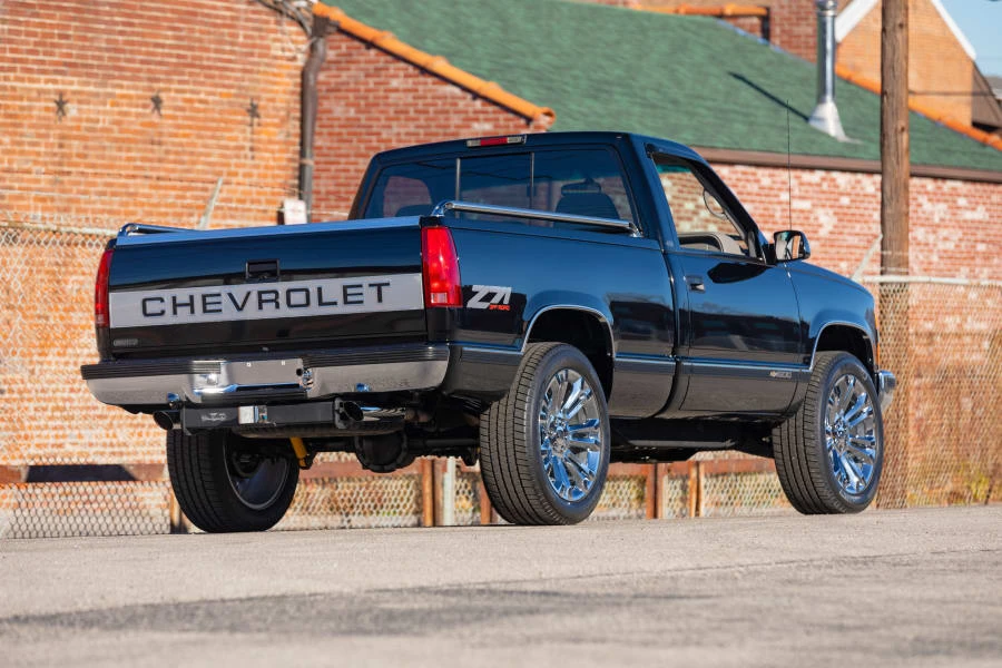 1997 Chevrolet Silverado - Image 3 of 30