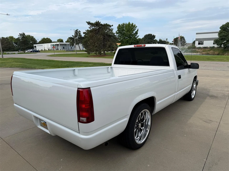 1997 Chevrolet Silverado - Image 5 of 31