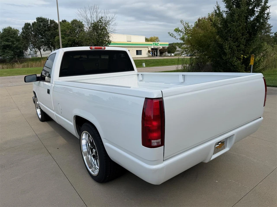 1997 Chevrolet Silverado - Image 8 of 31