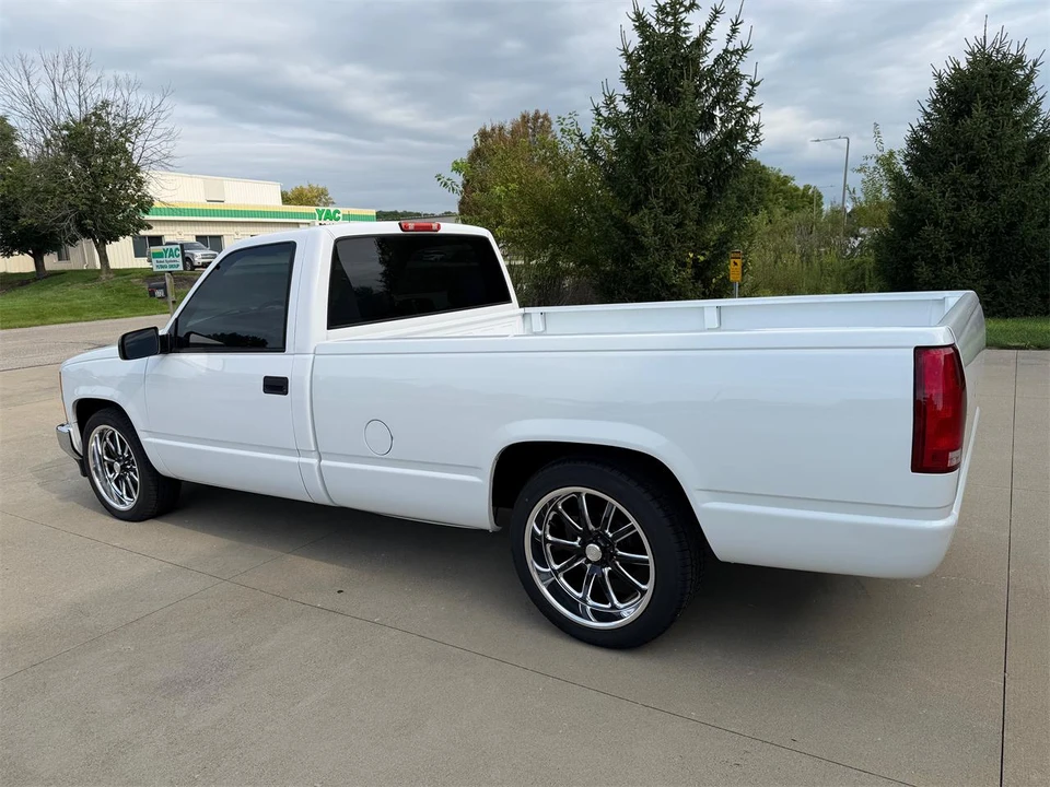 1997 Chevrolet Silverado - Image 9 of 31