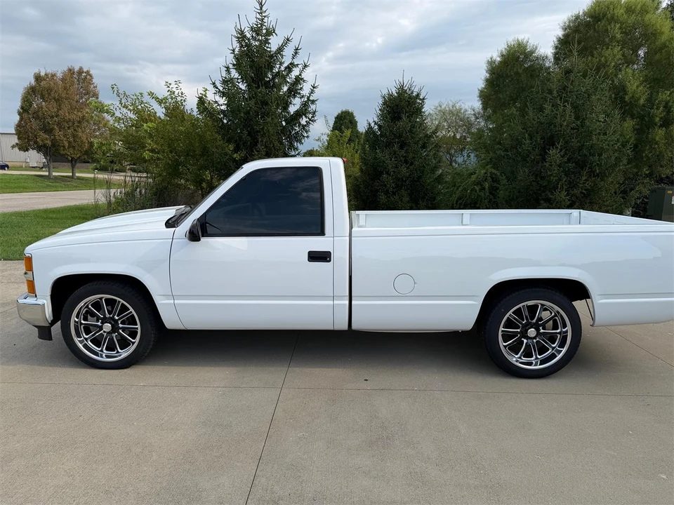 1997 Chevrolet Silverado - Image 10 of 31