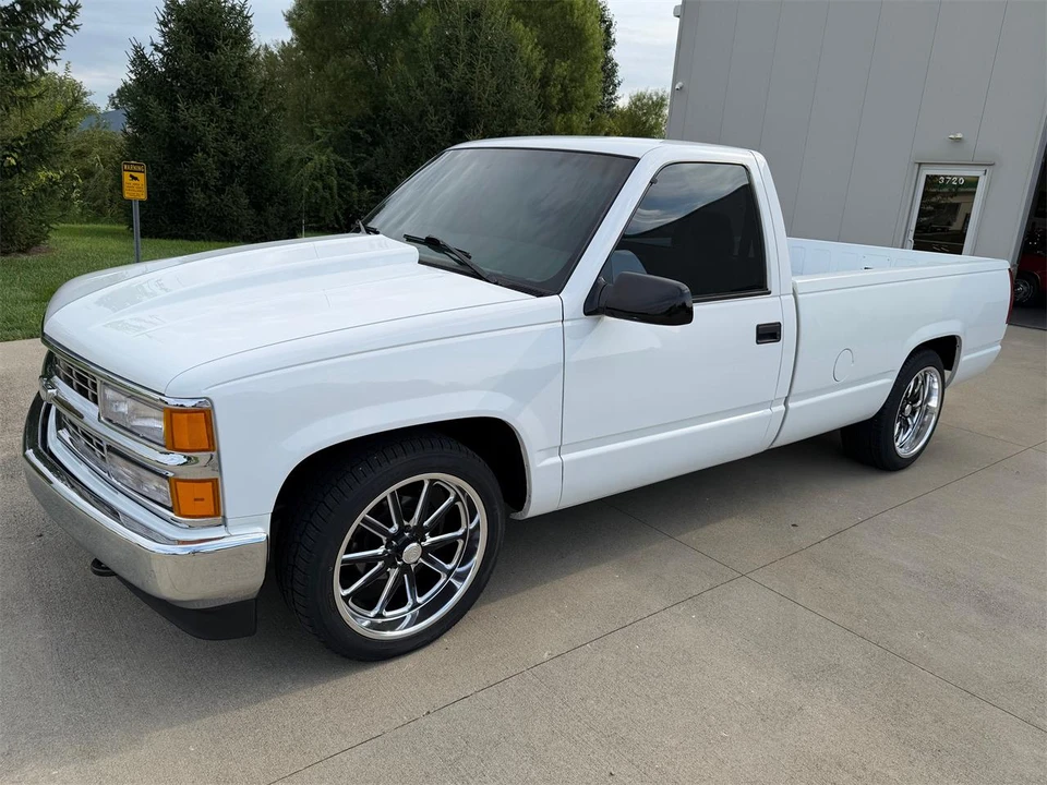 1997 Chevrolet Silverado - Image 11 of 31