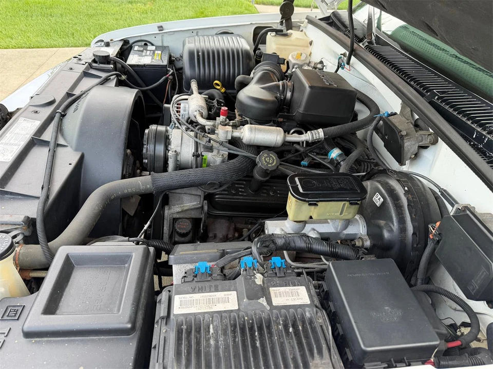 1997 Chevrolet Silverado - Image 19 of 31