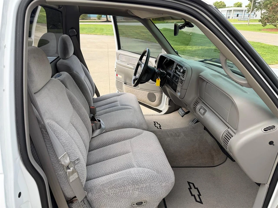 1997 Chevrolet Silverado - Image 26 of 31