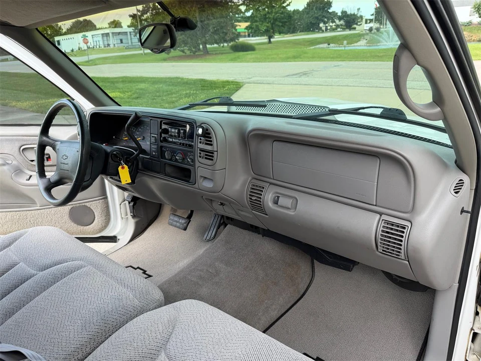 1997 Chevrolet Silverado - Image 27 of 31