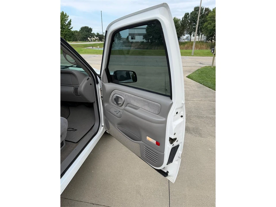 1997 Chevrolet Silverado - Image 30 of 31