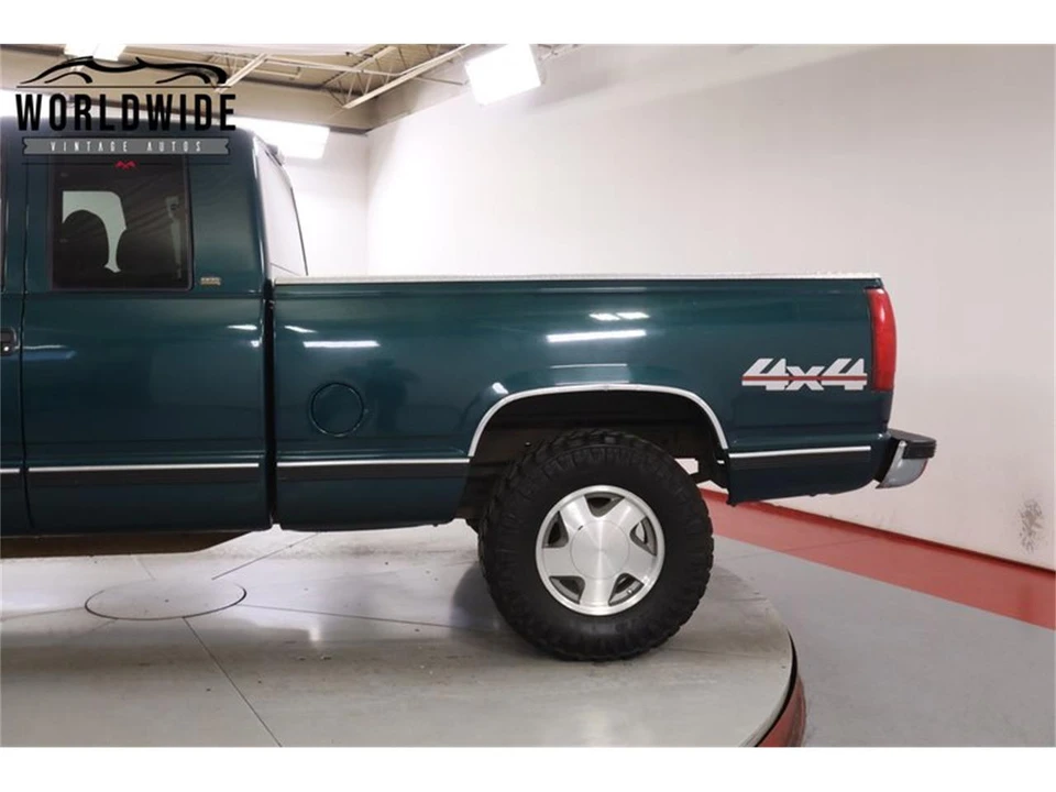 1997 Chevrolet Silverado - Image 10 of 31
