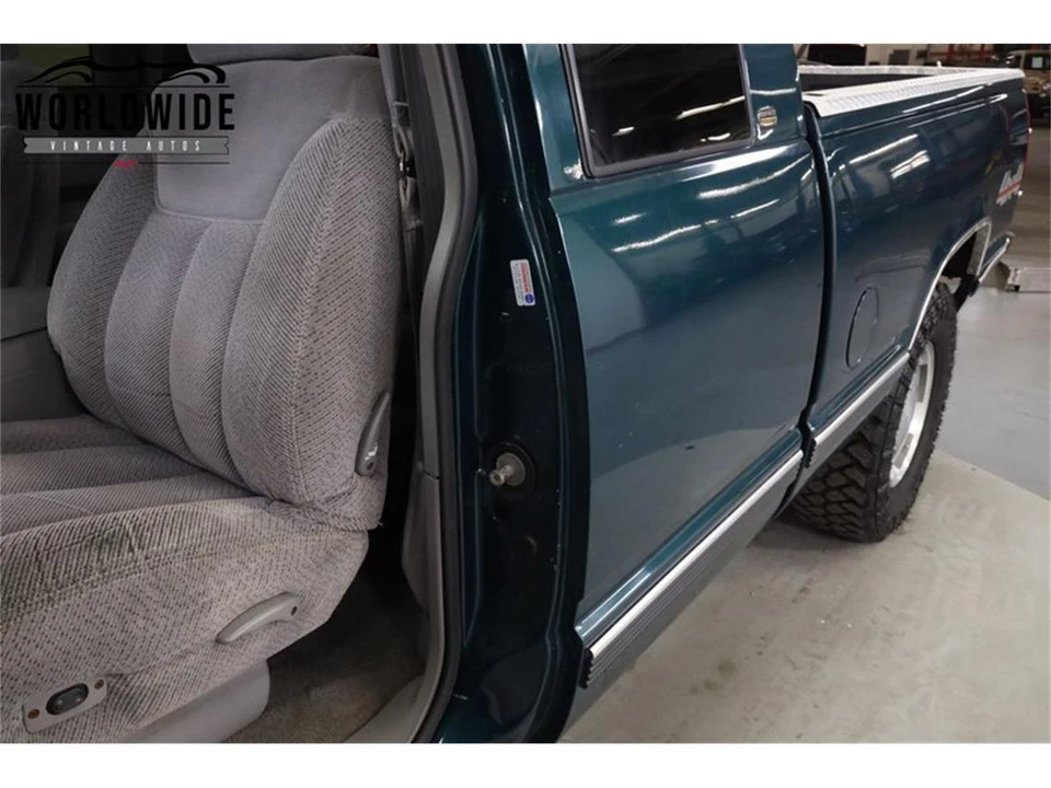1997 Chevrolet Silverado - Image 25 of 31