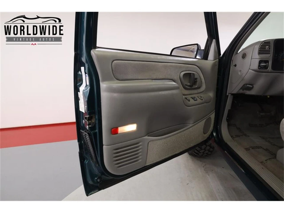 1997 Chevrolet Silverado - Image 26 of 31
