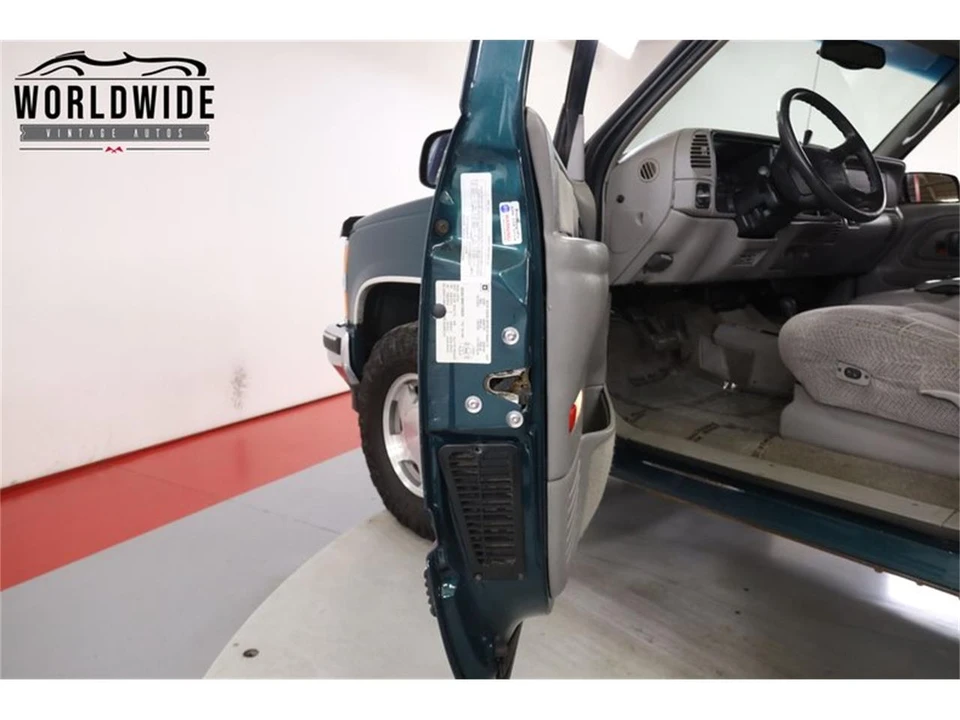 1997 Chevrolet Silverado - Image 24 of 31