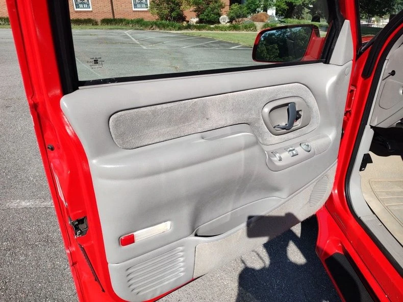 1997 Chevrolet Silverado - Image 10 of 17