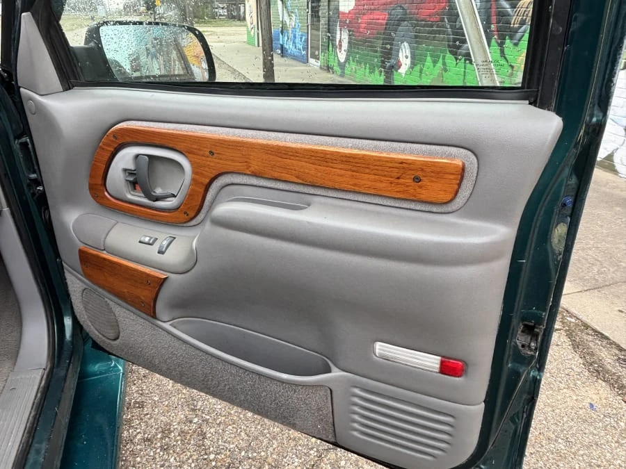 1997 Chevrolet Silverado - Image 10 of 12