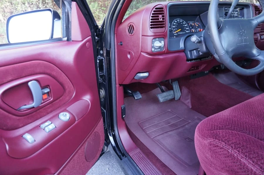1997 Chevrolet Silverado - Image 4 of 31