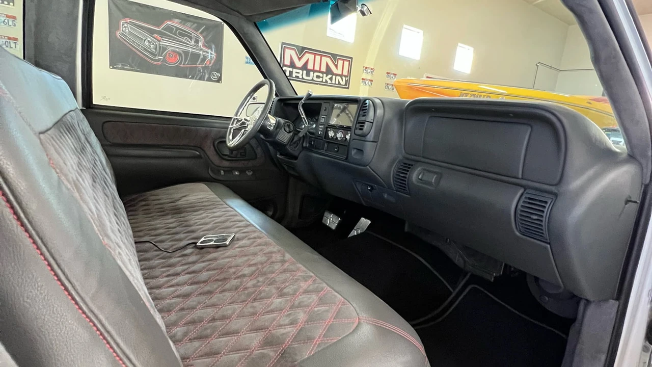 1997 Chevrolet Silverado - Image 4 of 16