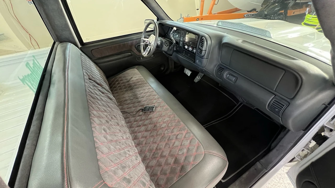 1997 Chevrolet Silverado - Image 6 of 16