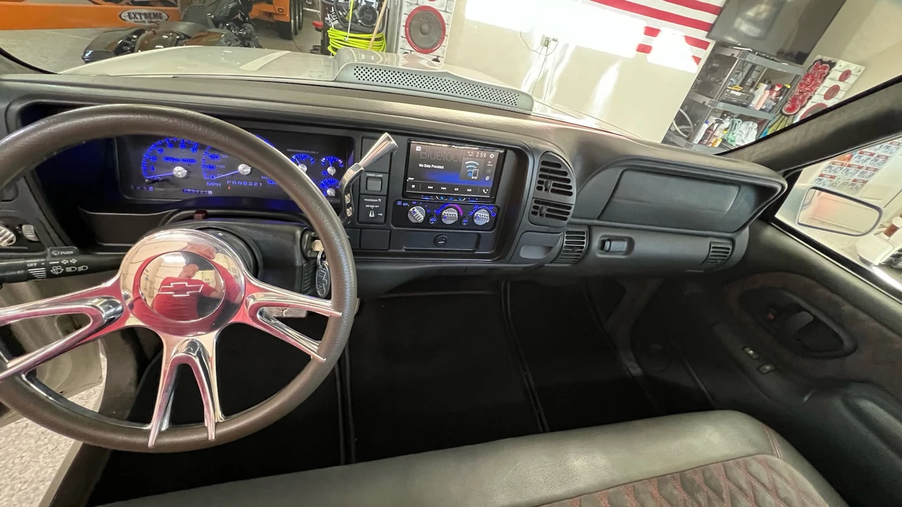 1997 Chevrolet Silverado - Image 9 of 16