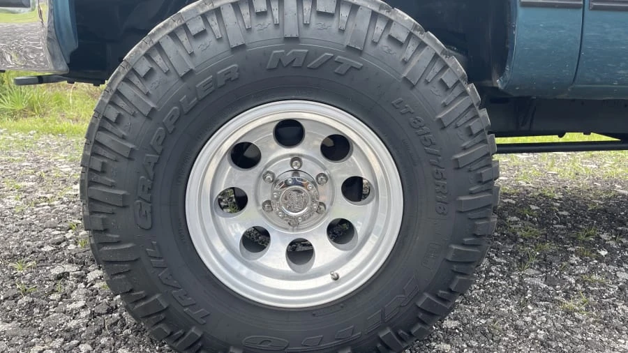 1997 Chevrolet Silverado - Image 10 of 16