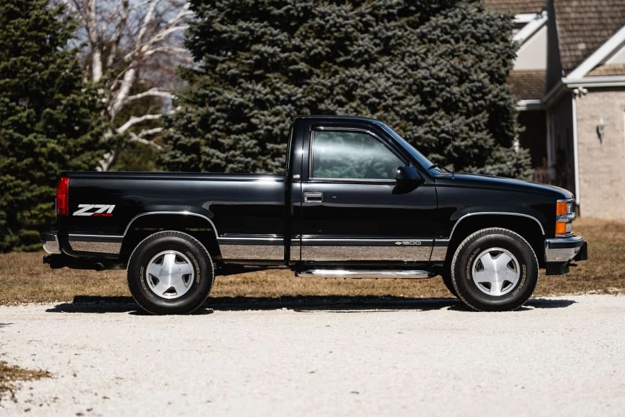 1997 Chevrolet Silverado - Image 4 of 31