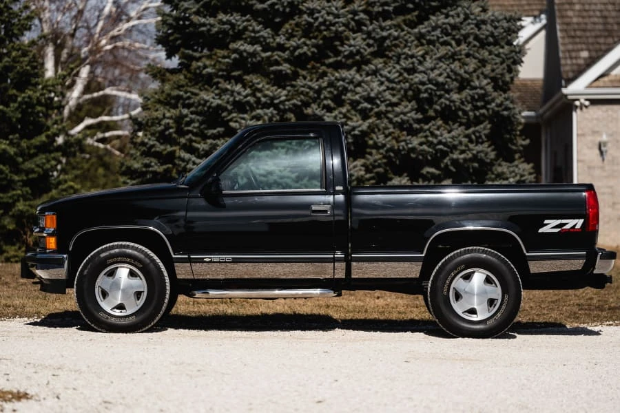 1997 Chevrolet Silverado - Image 2 of 31