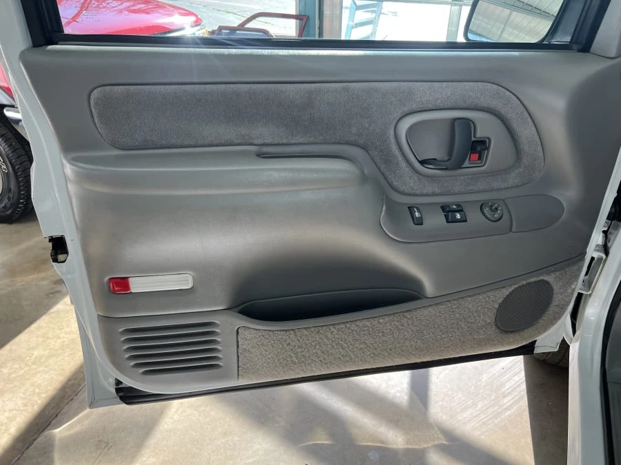 1997 Chevrolet Silverado - Image 18 of 28