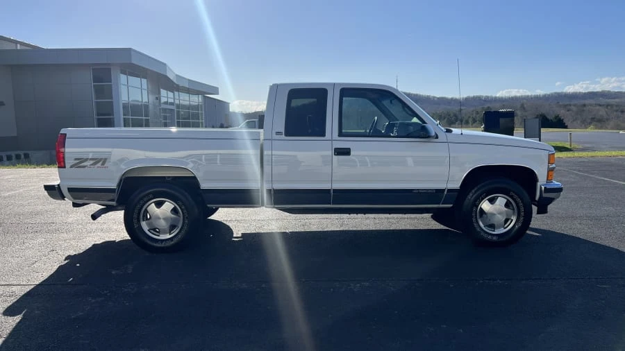 1997 Chevrolet Silverado - Image 6 of 28
