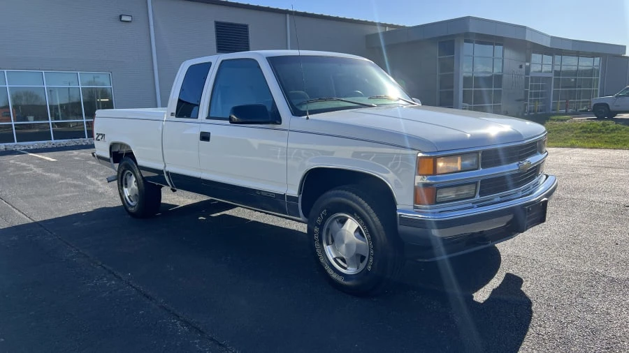 1997 Chevrolet Silverado - Image 4 of 28