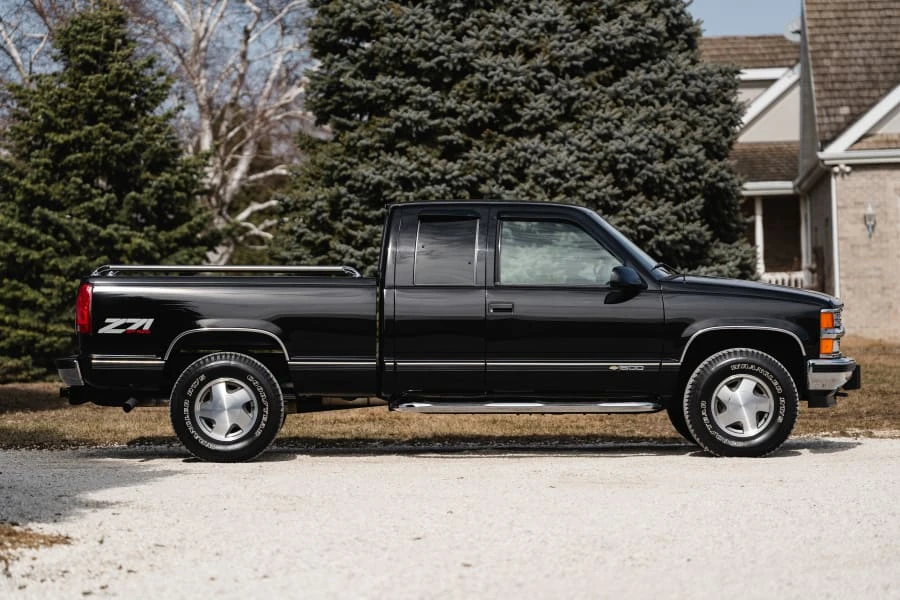 1997 Chevrolet Silverado - Image 2 of 31