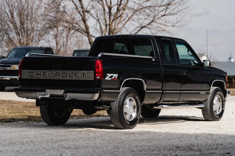 1997 Chevrolet Silverado - Image 3 of 31