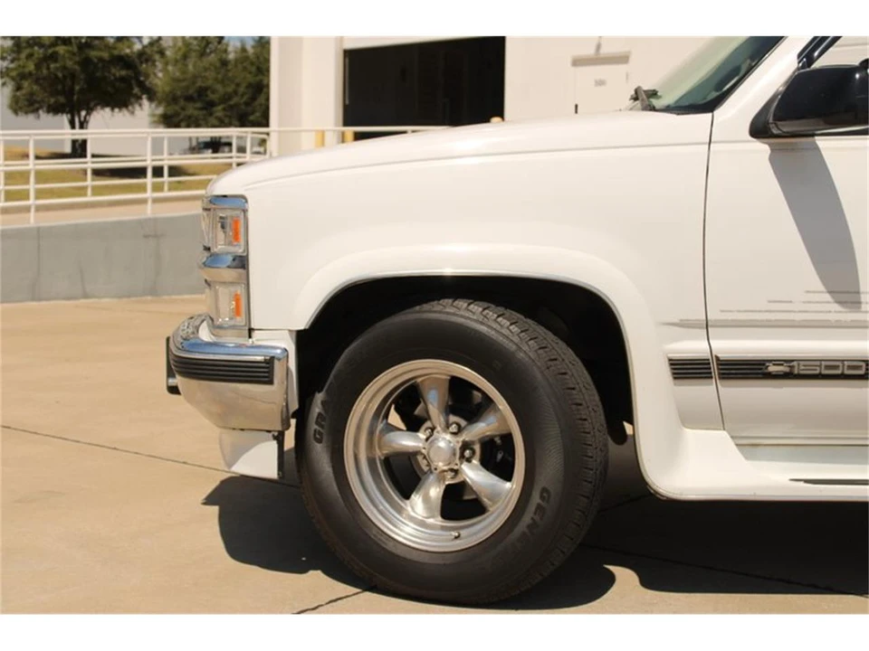 1997 Chevrolet Suburban 8th Gen - Image 26 of 31
