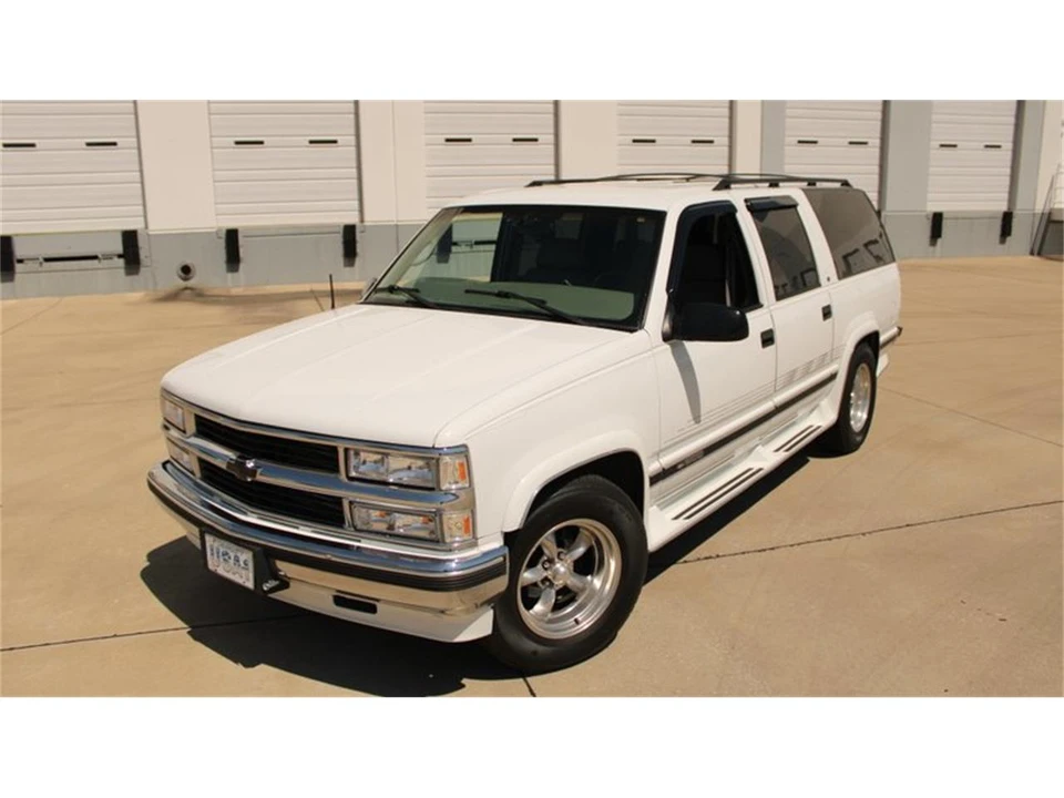 1997 Chevrolet Suburban 8th Gen - Image 2 of 31