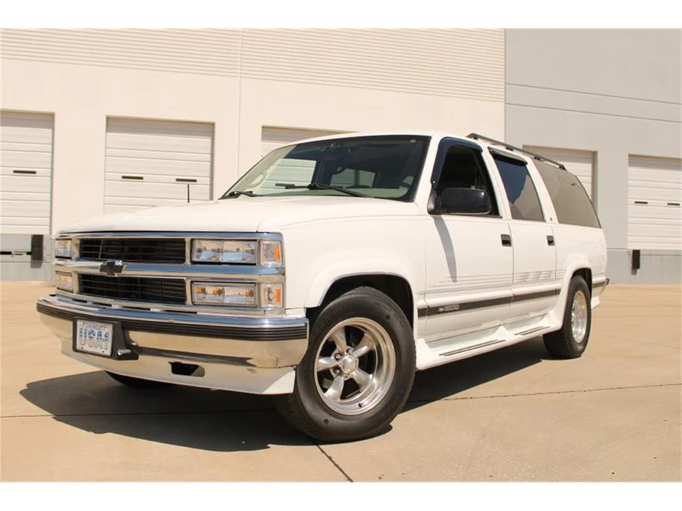 1997 Chevrolet Suburban 8th Gen - Image 3 of 31
