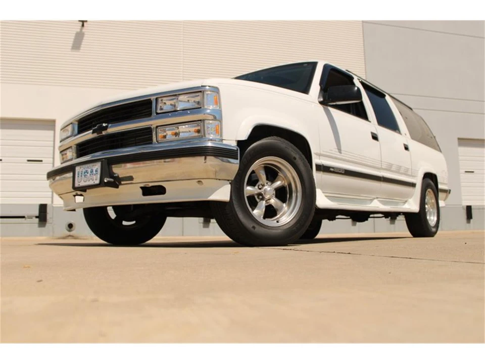 1997 Chevrolet Suburban 8th Gen - Image 4 of 31
