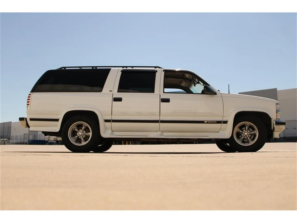 1997 Chevrolet Suburban 8th Gen - Image 19 of 31
