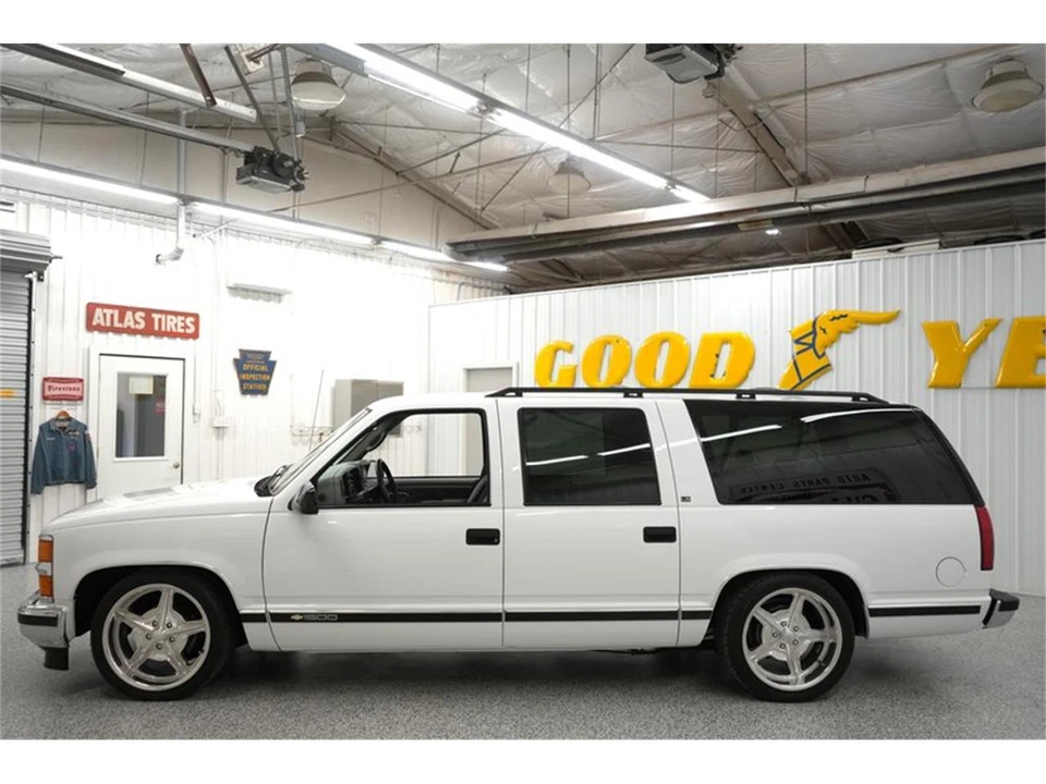 1997 Chevrolet Suburban 8th Gen - Image 5 of 31