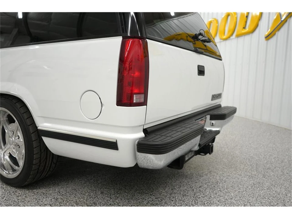 1997 Chevrolet Suburban 8th Gen - Image 9 of 31
