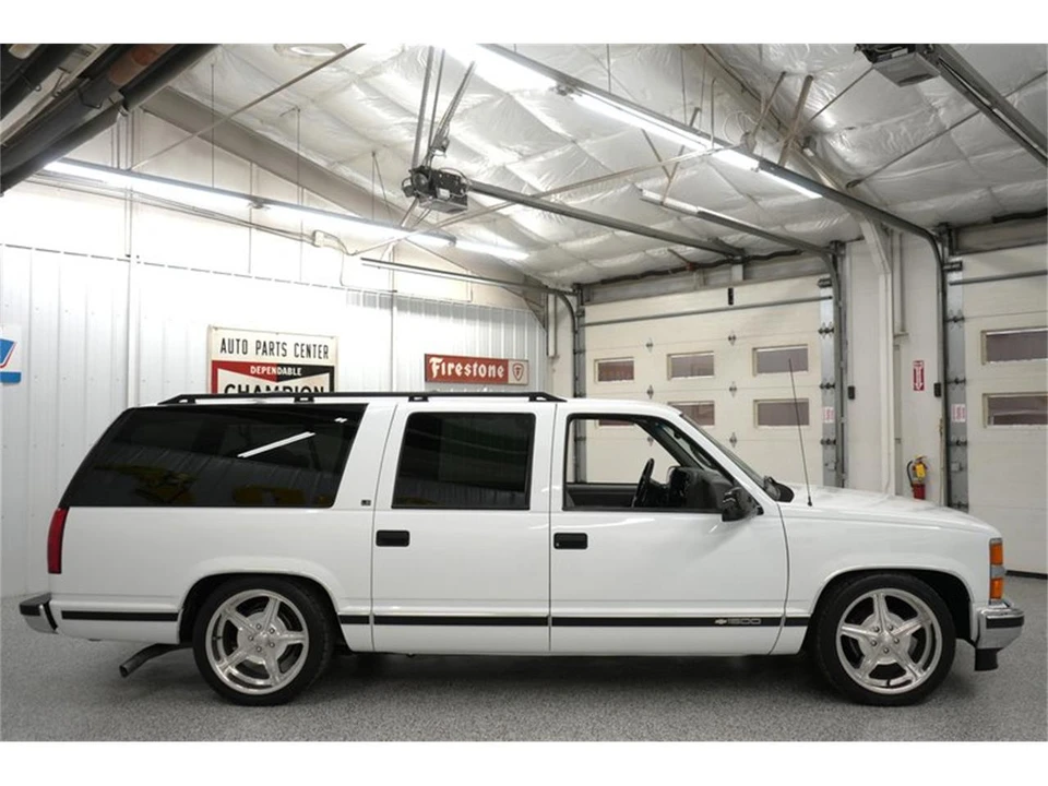 1997 Chevrolet Suburban 8th Gen - Image 17 of 31