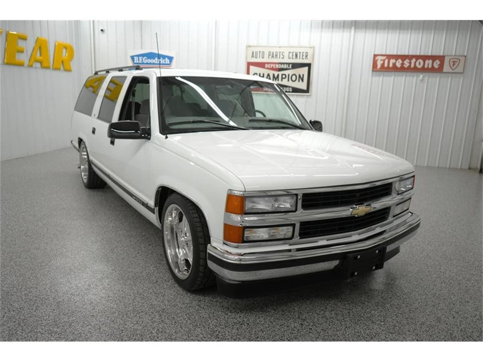 1997 Chevrolet Suburban 8th Gen - Image 21 of 31