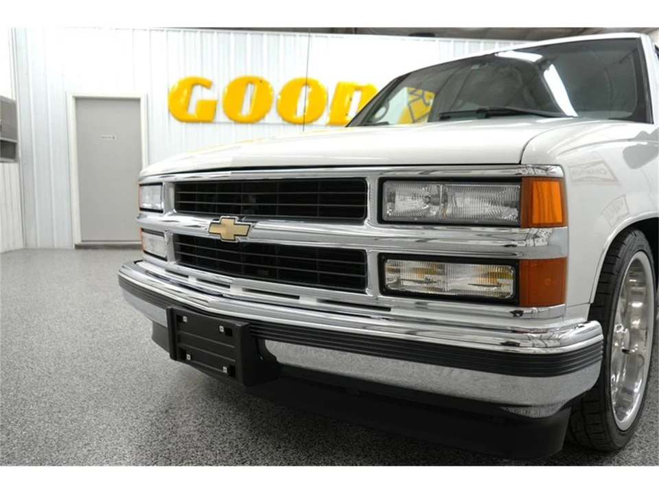 1997 Chevrolet Suburban 8th Gen - Image 29 of 31