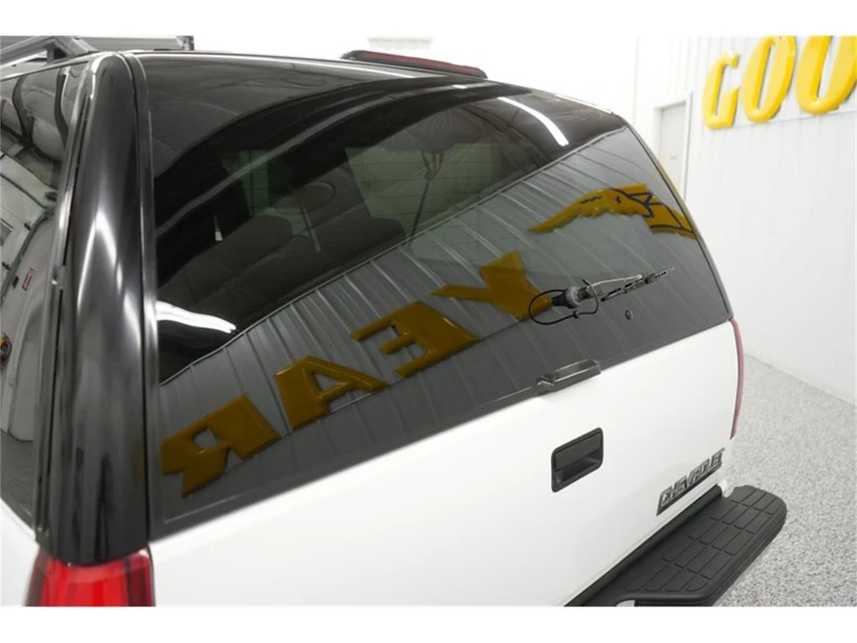 1997 Chevrolet Suburban 8th Gen - Image 10 of 31