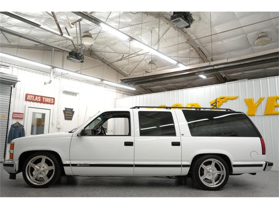 1997 Chevrolet Suburban 8th Gen - Image 6 of 31