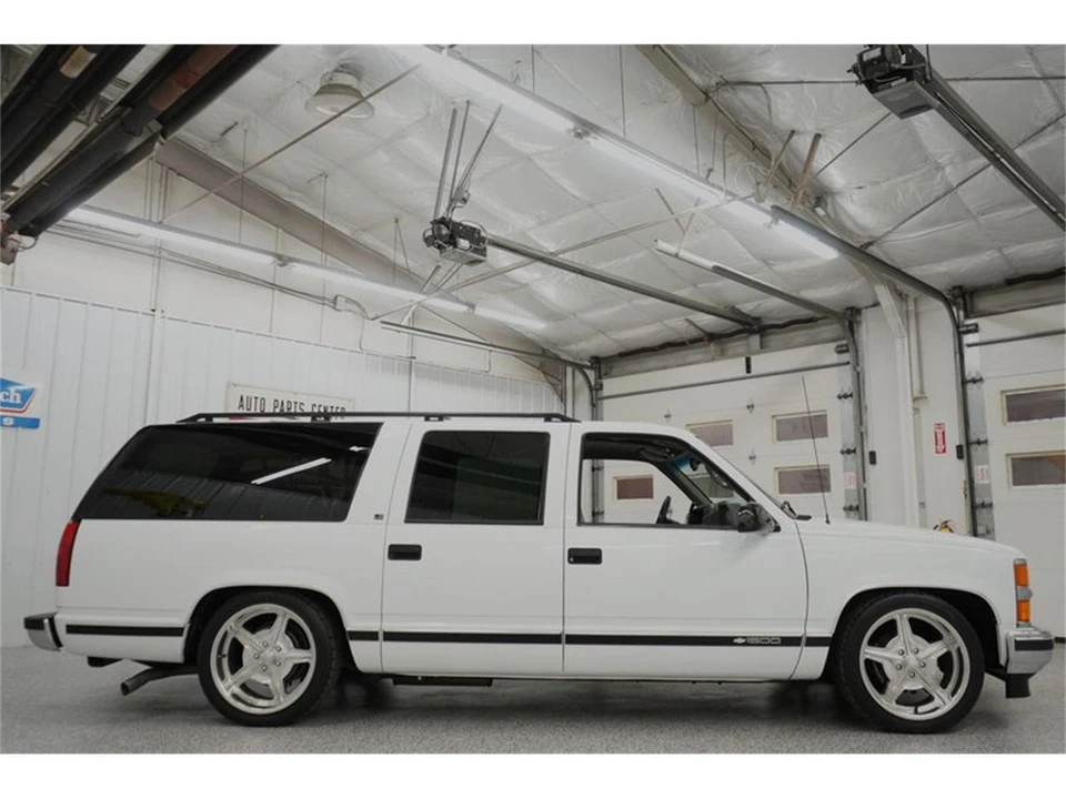 1997 Chevrolet Suburban 8th Gen - Image 18 of 31