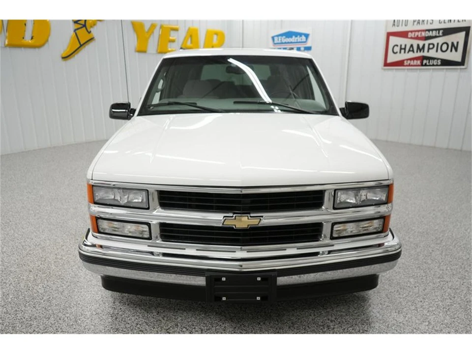 1997 Chevrolet Suburban 8th Gen - Image 27 of 31