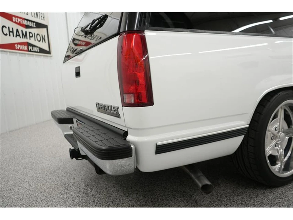 1997 Chevrolet Suburban 8th Gen - Image 15 of 31