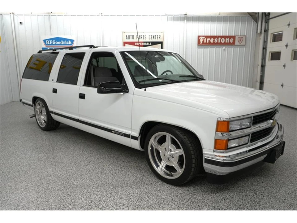 1997 Chevrolet Suburban 8th Gen - Image 19 of 31